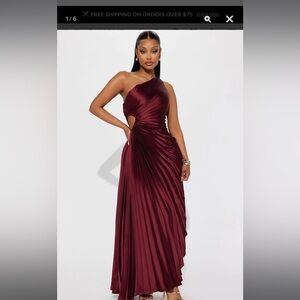 Beautiful dress. 👗